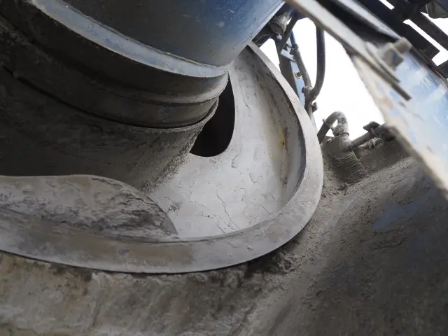 いすゞ フォワード LKG-FTR90S2(2WD)の写真27