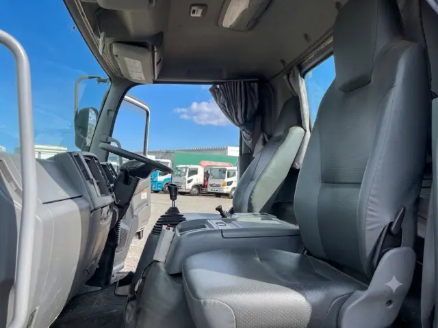 いすゞ フォワード LKG-FTR90S2(2WD)の写真46