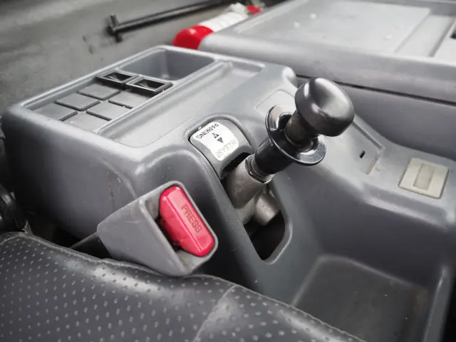いすゞ フォワード LKG-FTR90S2(2WD)の写真48