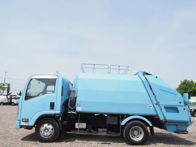 いすゞ エルフ PDG-NPR75N(2WD)の写真2