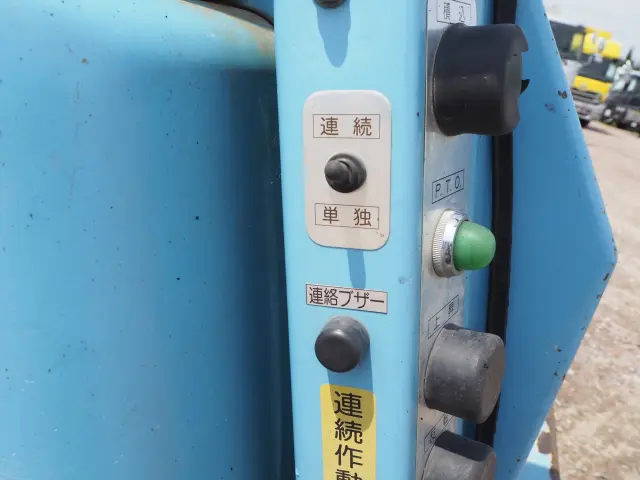 いすゞ エルフ PDG-NPR75N(2WD)の写真35