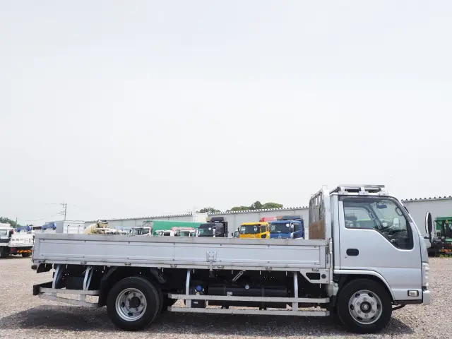 いすゞ エルフ 2RG-NKR88R(2WD)の写真6