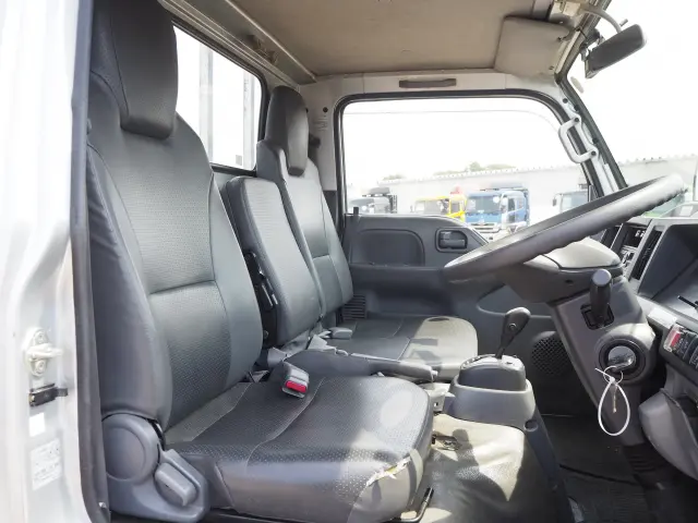 いすゞ エルフ 2RG-NKR88R(2WD)の写真40