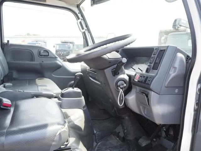いすゞ エルフ 2RG-NKR88R(2WD)の写真42