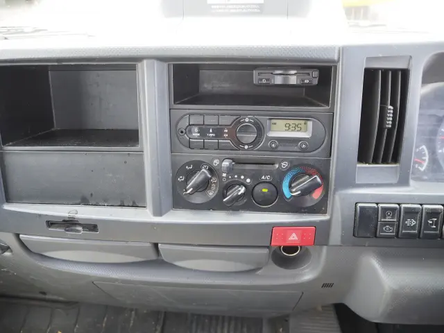 いすゞ エルフ 2RG-NKR88R(2WD)の写真45