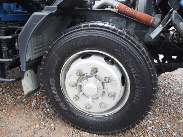 いすゞ フォワード LKG-FTR90S2(2WD)の写真9
