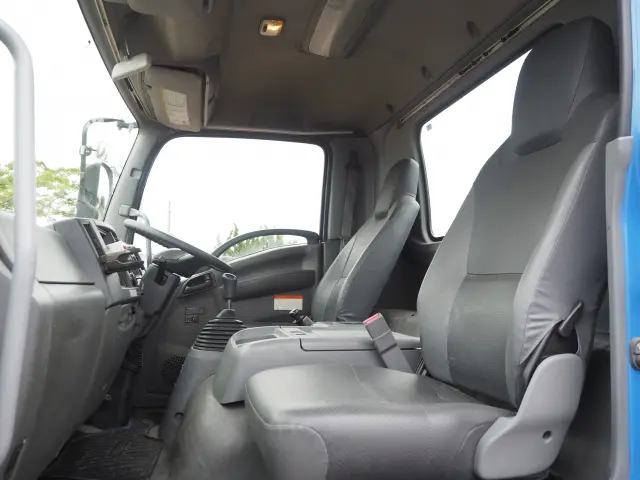 いすゞ フォワード LKG-FTR90S2(2WD)の写真40
