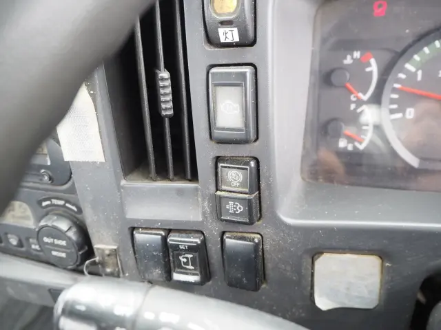 いすゞ フォワード LKG-FTR90S2(2WD)の写真47