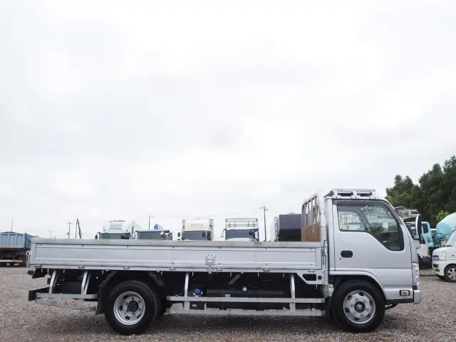 いすゞ エルフ 2RG-NKR88R(2WD)の写真6