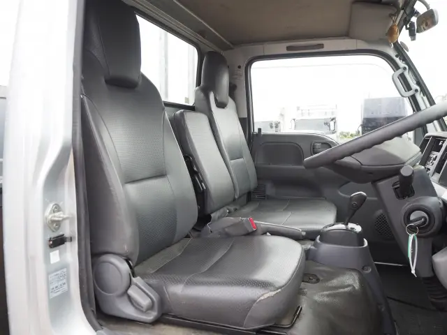 いすゞ エルフ 2RG-NKR88R(2WD)の写真41