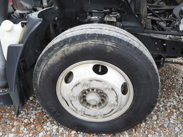 いすゞ エルフ BKG-NPR85AR(2WD)の写真15
