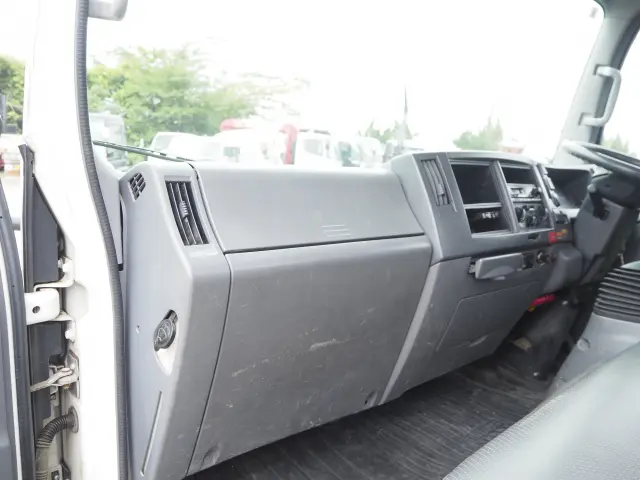 いすゞ エルフ BKG-NPR85AR(2WD)の写真32