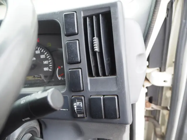 いすゞ エルフ BKG-NPR85AR(2WD)の写真43