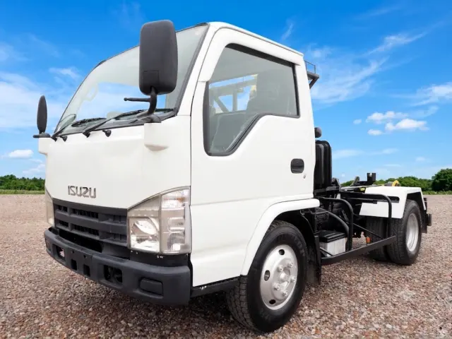 いすゞ エルフ BDG-NKR85N(2WD)の写真1