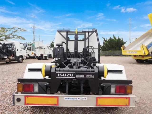 いすゞ エルフ BDG-NKR85N(2WD)の写真4