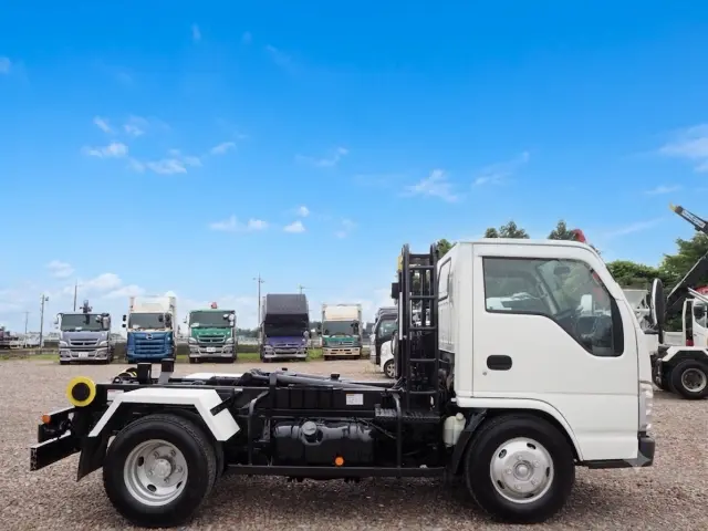 いすゞ エルフ BDG-NKR85N(2WD)の写真6