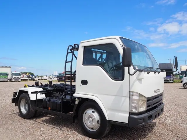 いすゞ エルフ BDG-NKR85N(2WD)の写真7