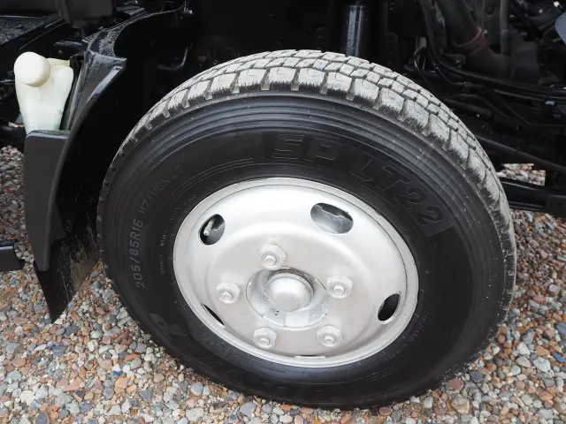 いすゞ エルフ BDG-NKR85N(2WD)の写真12