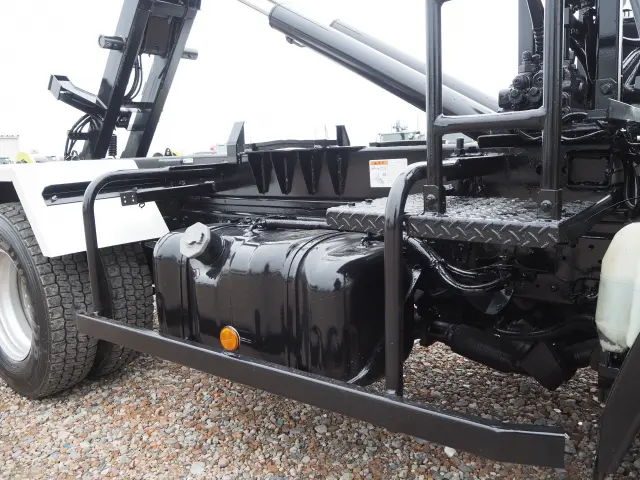 いすゞ エルフ BDG-NKR85N(2WD)の写真14