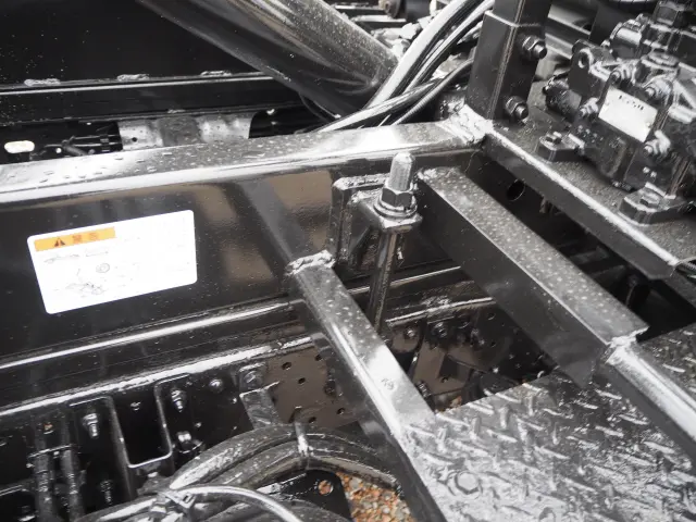 いすゞ エルフ BDG-NKR85N(2WD)の写真16