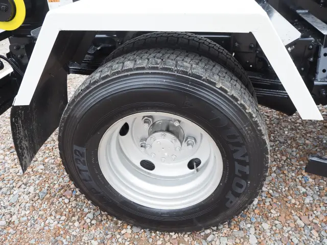 いすゞ エルフ BDG-NKR85N(2WD)の写真19