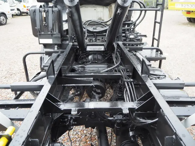 いすゞ エルフ BDG-NKR85N(2WD)の写真22