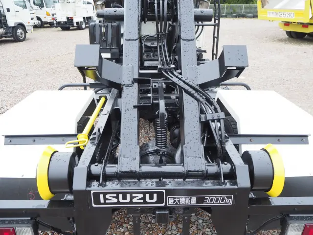 いすゞ エルフ BDG-NKR85N(2WD)の写真23