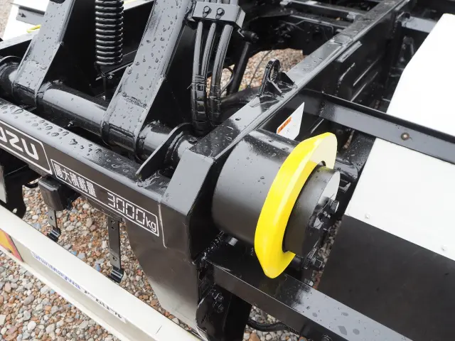 いすゞ エルフ BDG-NKR85N(2WD)の写真24