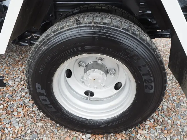 いすゞ エルフ BDG-NKR85N(2WD)の写真27