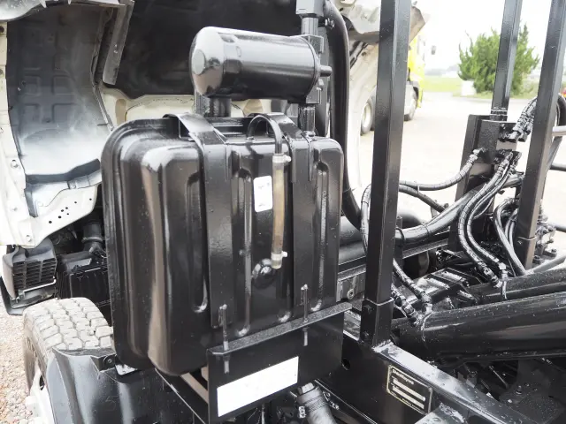いすゞ エルフ BDG-NKR85N(2WD)の写真31