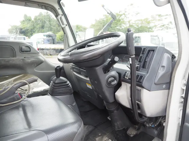 いすゞ エルフ BDG-NKR85N(2WD)の写真44