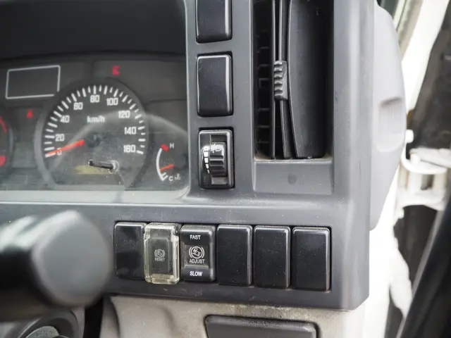 いすゞ エルフ BDG-NKR85N(2WD)の写真49