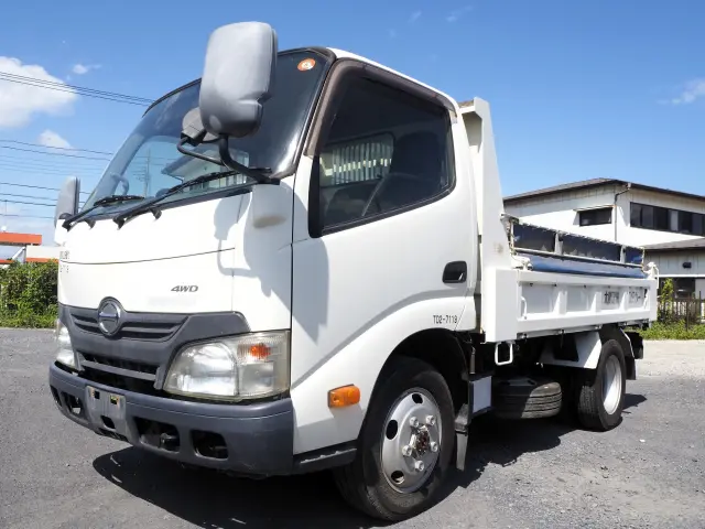 日野 デュトロ TKG-XZU675T(4WD)の写真1