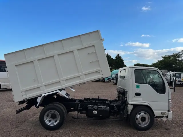 いすゞ エルフ SKG-NKR85YN(2WD)の写真6