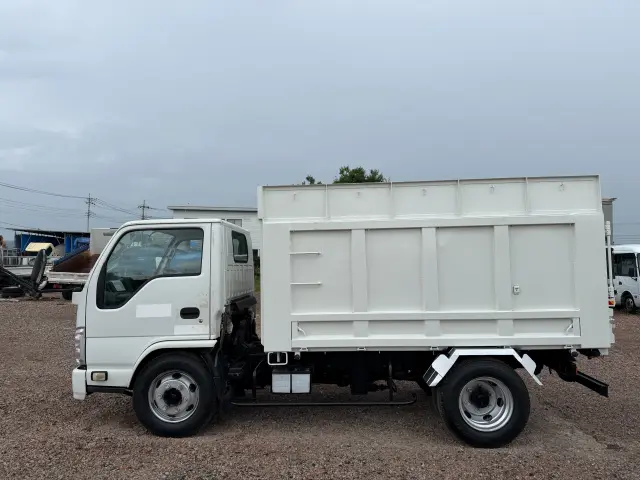 いすゞ エルフ SKG-NKR85YN(2WD)の写真10
