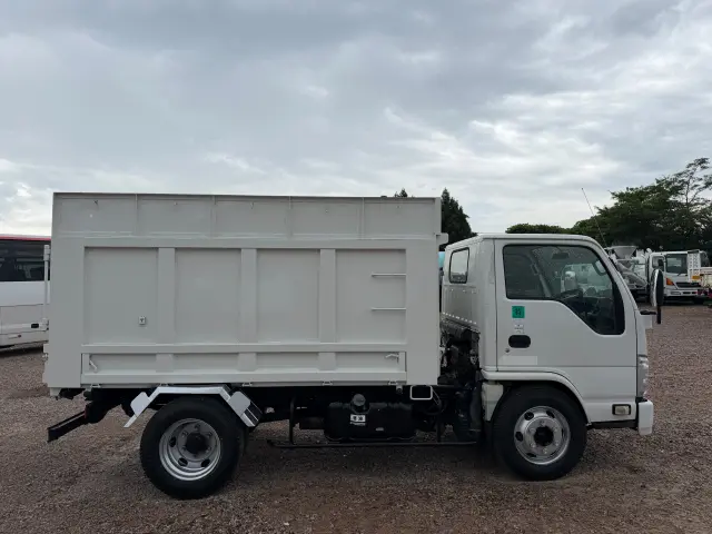 いすゞ エルフ SKG-NKR85YN(2WD)の写真14