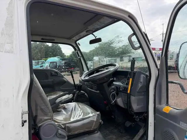 いすゞ エルフ SKG-NKR85YN(2WD)の写真39