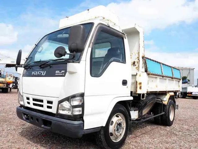 いすゞ エルフ PB-NKR81N(2WD)の写真1