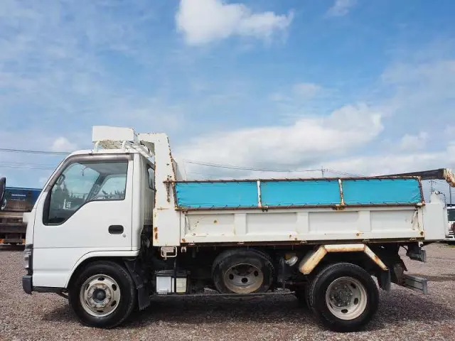 いすゞ エルフ PB-NKR81N(2WD)の写真2