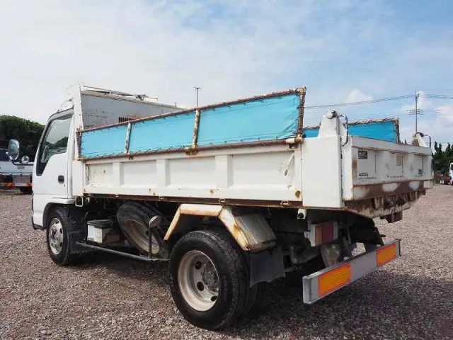 いすゞ エルフ PB-NKR81N(2WD)の写真3