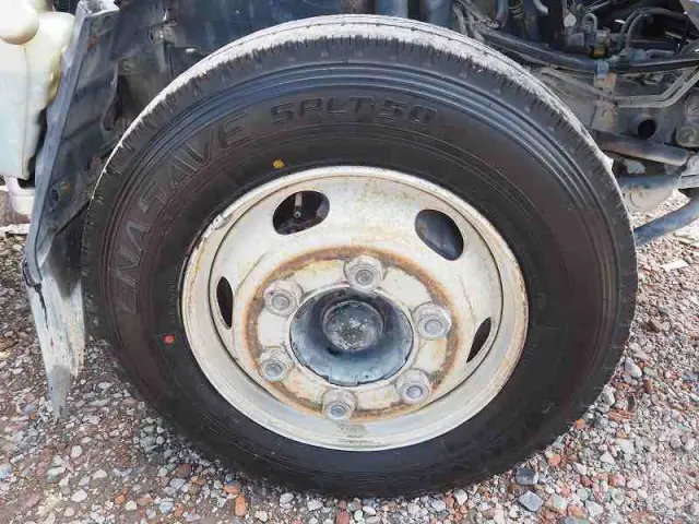 いすゞ エルフ PB-NKR81N(2WD)の写真9