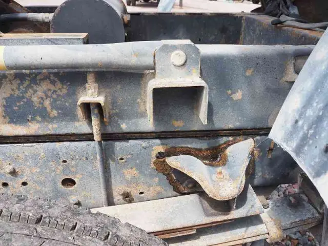 いすゞ エルフ PB-NKR81N(2WD)の写真27