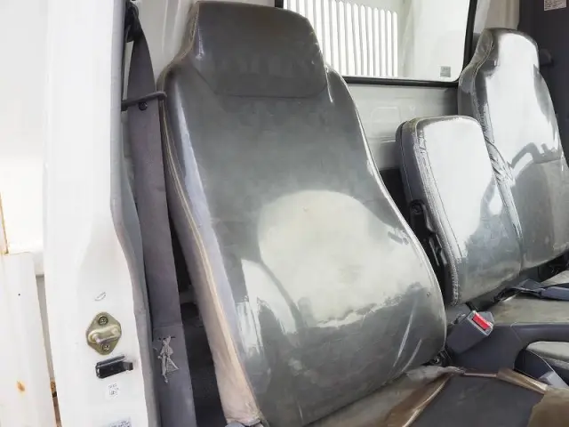いすゞ エルフ PB-NKR81N(2WD)の写真39