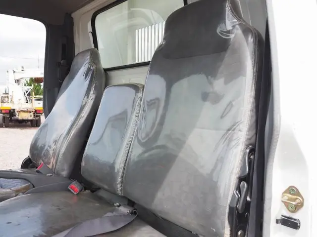いすゞ エルフ PB-NKR81N(2WD)の写真41