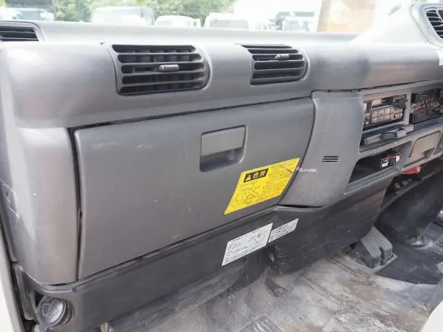 いすゞ エルフ PB-NKR81N(2WD)の写真43