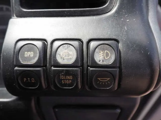 いすゞ エルフ PB-NKR81N(2WD)の写真44