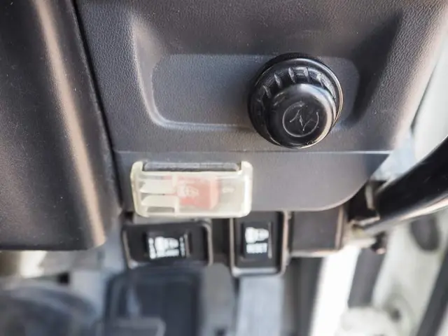 いすゞ エルフ PB-NKR81N(2WD)の写真45