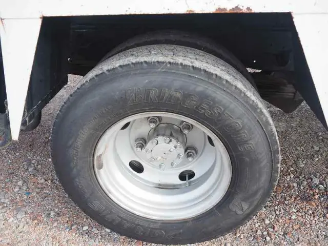 いすゞ エルフ BDG-NKR85N(2WD)の写真21