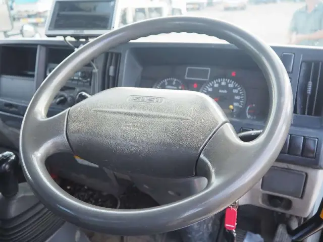 いすゞ エルフ BDG-NKR85N(2WD)の写真46