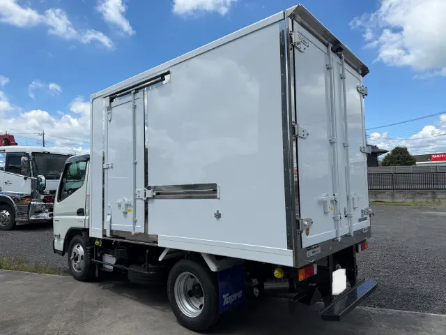 三菱 キャンター 2RG-FBAV0(2WD)の写真3